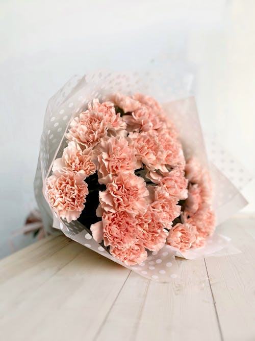 Free A Pink Flower Bouquet on the Table Stock Photo