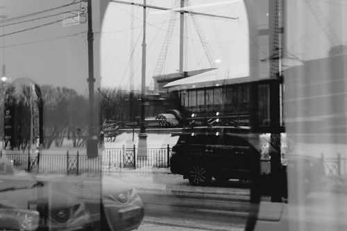 Free Artistic black and white street reflection in Saint Petersburg, capturing urban life and architecture. Stock Photo