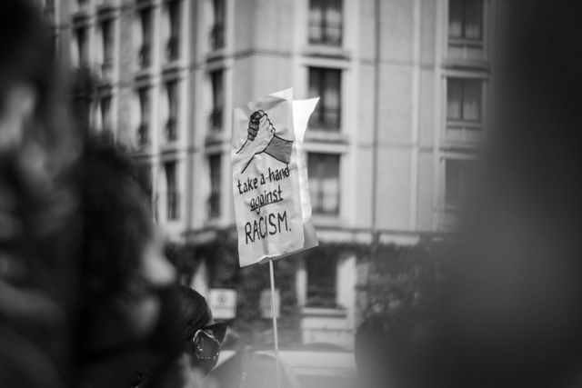 Mélenchon condamne les attentats racistes de Trappes et La Verrière