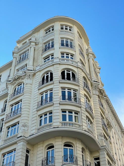Gratis stockfoto met appartement, blauwe lucht, gebouw