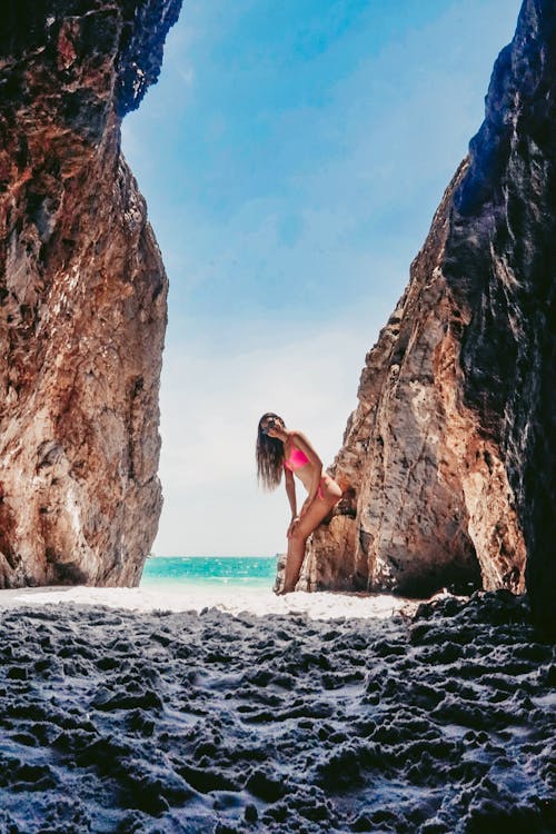 бесплатная Бесплатное стоковое фото с берег моря, бикини, вертикальный выстрел Стоковое фото