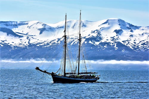 Gratis stockfoto met boot, met sneeuw bedekte bergen, oceaan