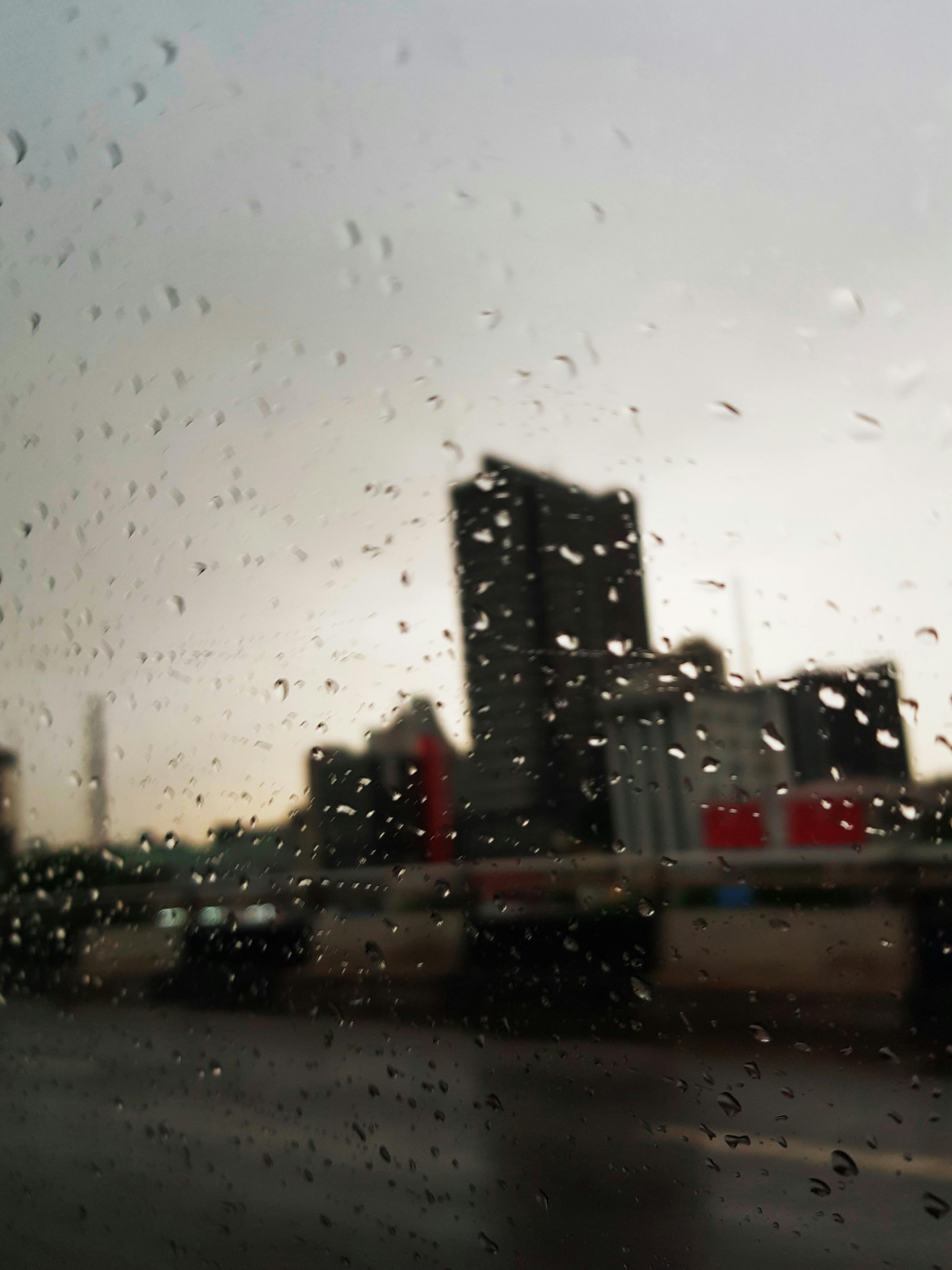 24 Gambar Pemandangan  Hujan  Turun Romi Gambar