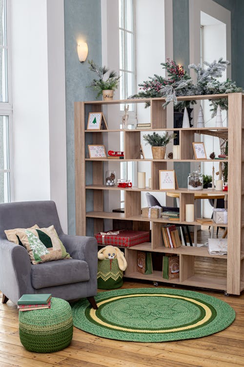 Gratis stockfoto met armstoel, binnenshuis, boekenkasten