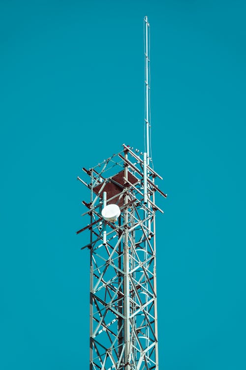 Immagine gratuita di antenna, cielo azzurro, cornice metallica