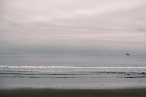 Kostenloses Stock Foto zu meeresküste, strand, wellen