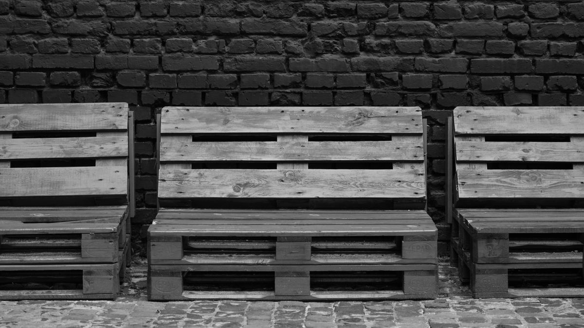 Bricolage jardin : réaliser un banc en palette pour lété