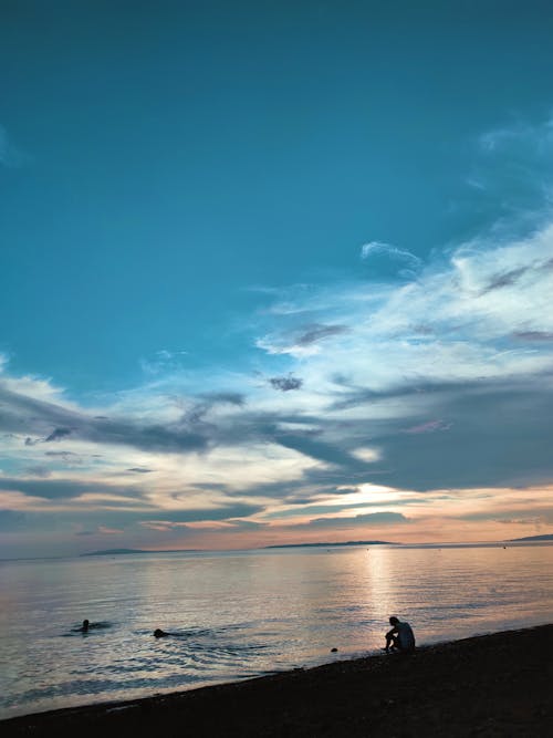 akşam karanlığı, deniz kenarı, deniz kıyısı içeren Ücretsiz stok fotoğraf