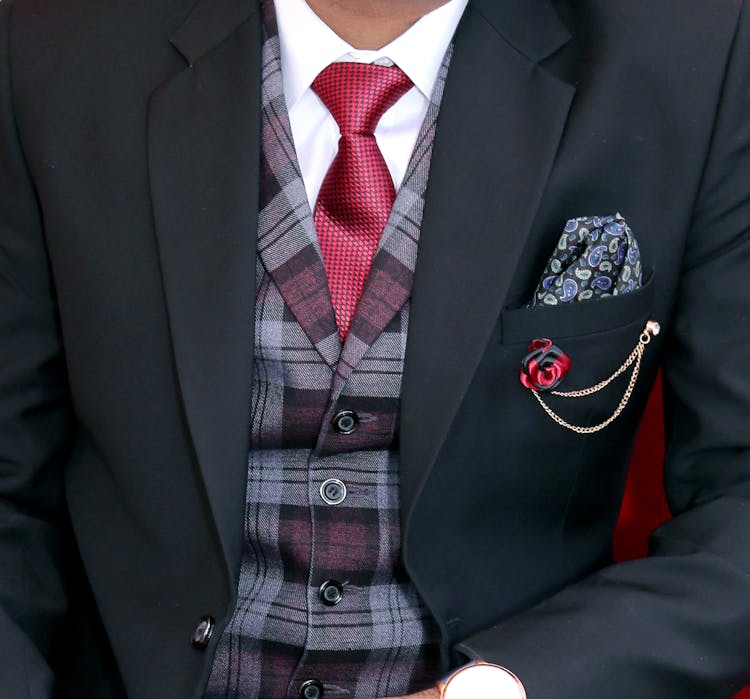 Man Wearing Black Notched Lapel Suit Jacket