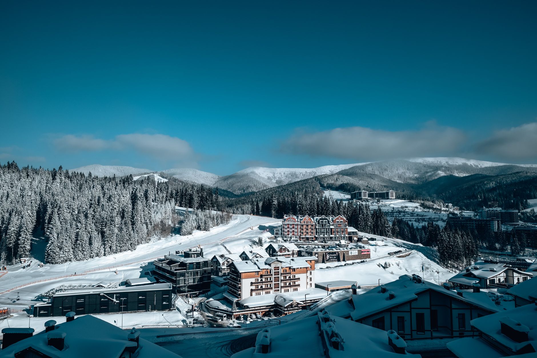 Solo Ski Holidays: Top Resorts 2026 from €45/day – Best Deals