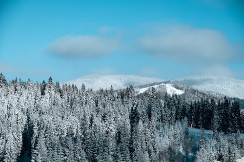 Gratis lagerfoto af bjerge, blå himmel, droneoptagelse Lagerfoto