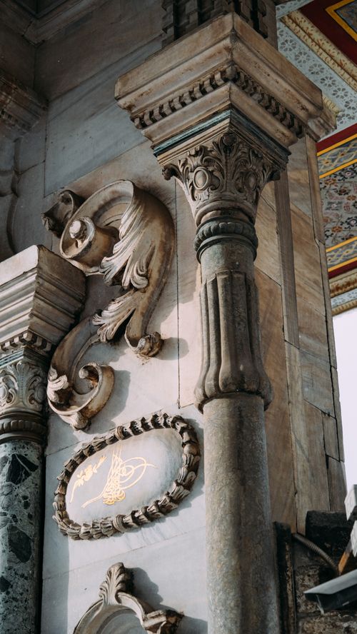 Free Close-up of intricately carved columns and ornate details in a historical building interior. Stock Photo