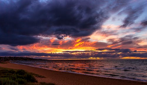 Foto profissional grátis de beira-mar, Hora dourada, litoral