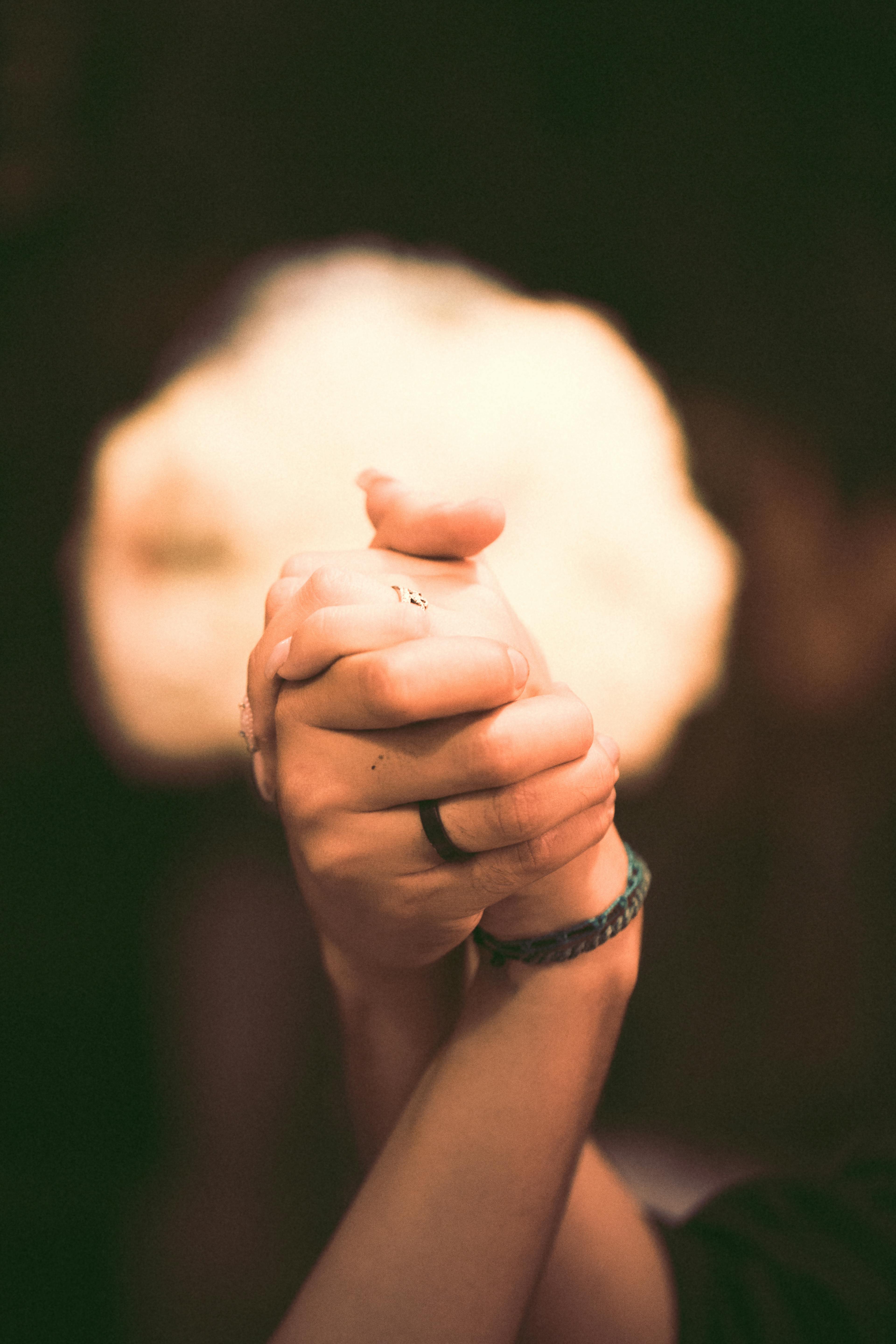 1000+ Great Holding Hands Photos · Pexels · Free Stock Photos