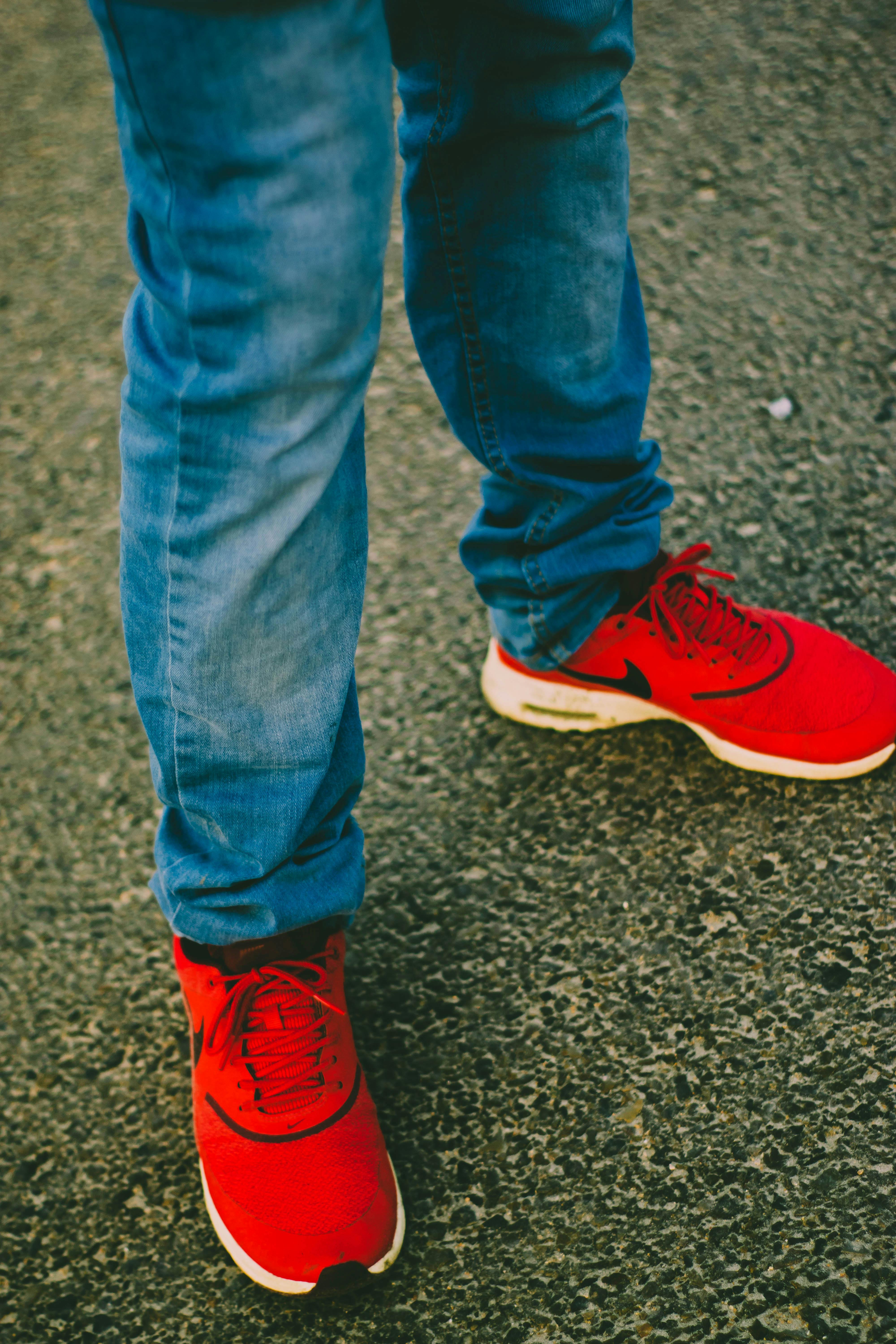 jeans with nike running shoes