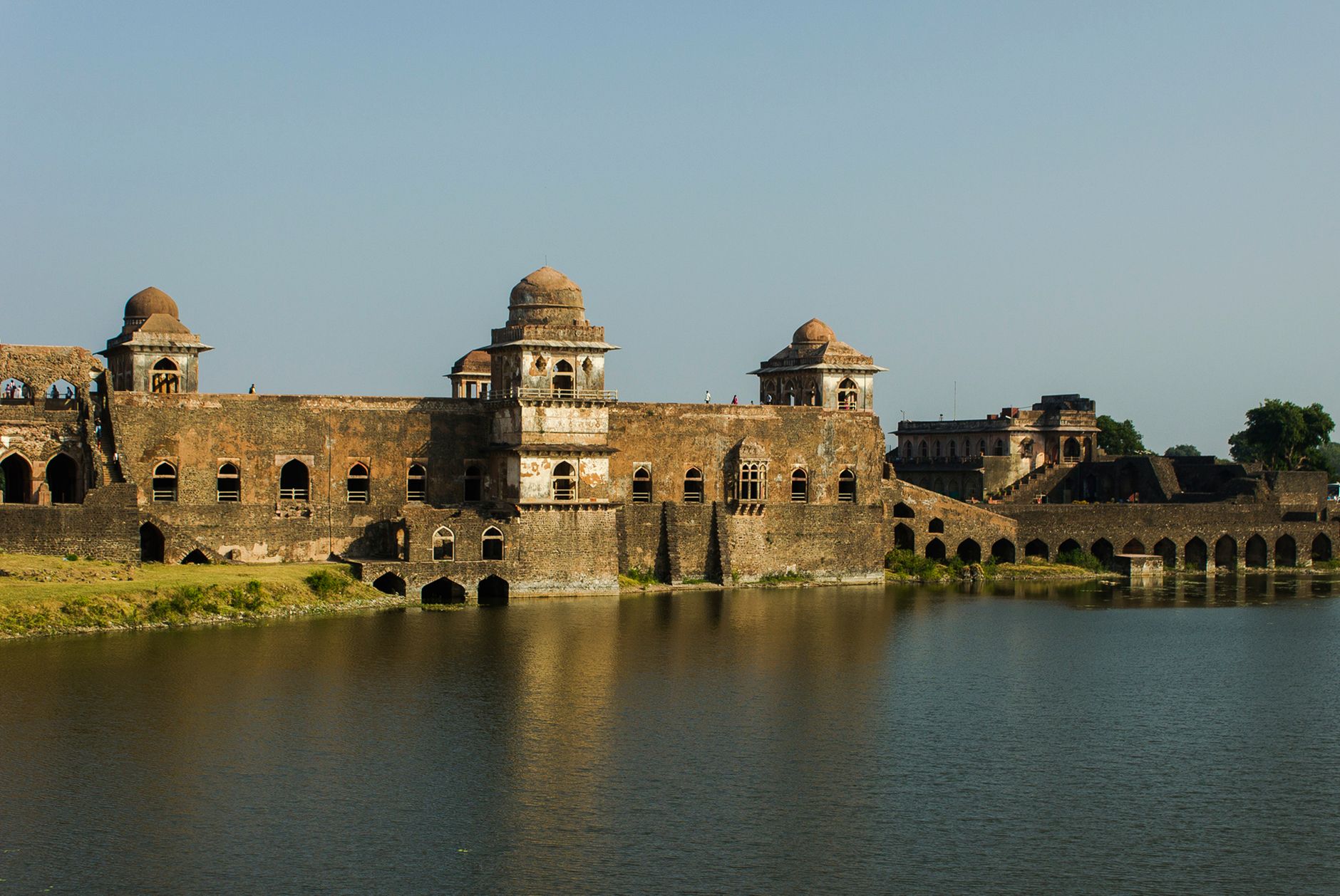 Explore the stunning architecture of Jahaz Mahal reflecting on the serene water in Mandu, India.