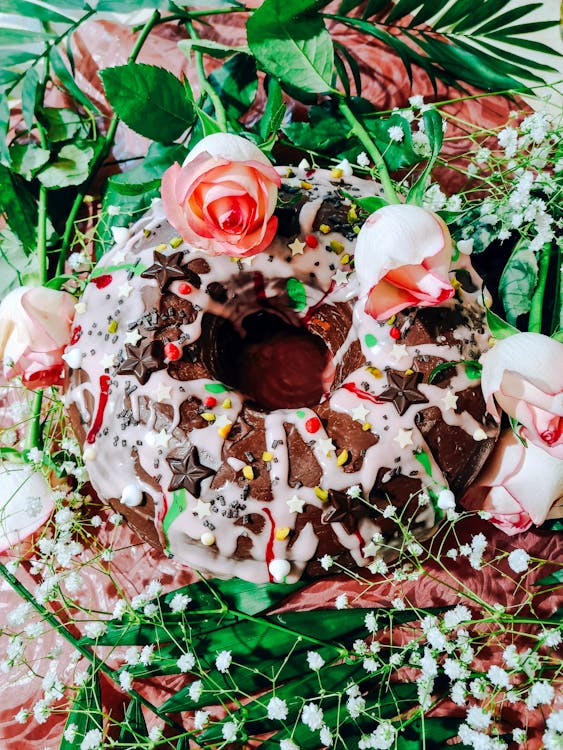 Kostnadsfri bild av bakad bra, blommor, bundt kaka