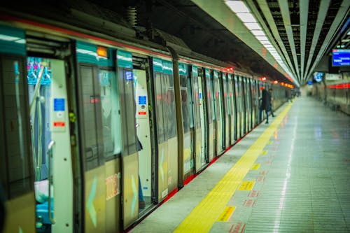 Immagine gratuita di allenare, metropolitana, piattaforma della metropolitana