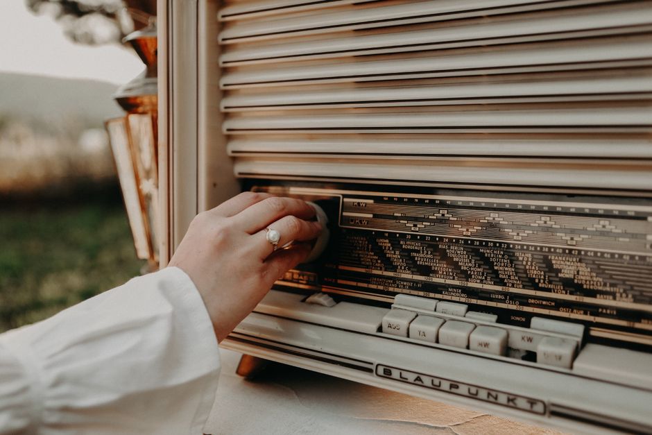 Descobrir música rádio online: tendências, artistas e tecnologia em 2024