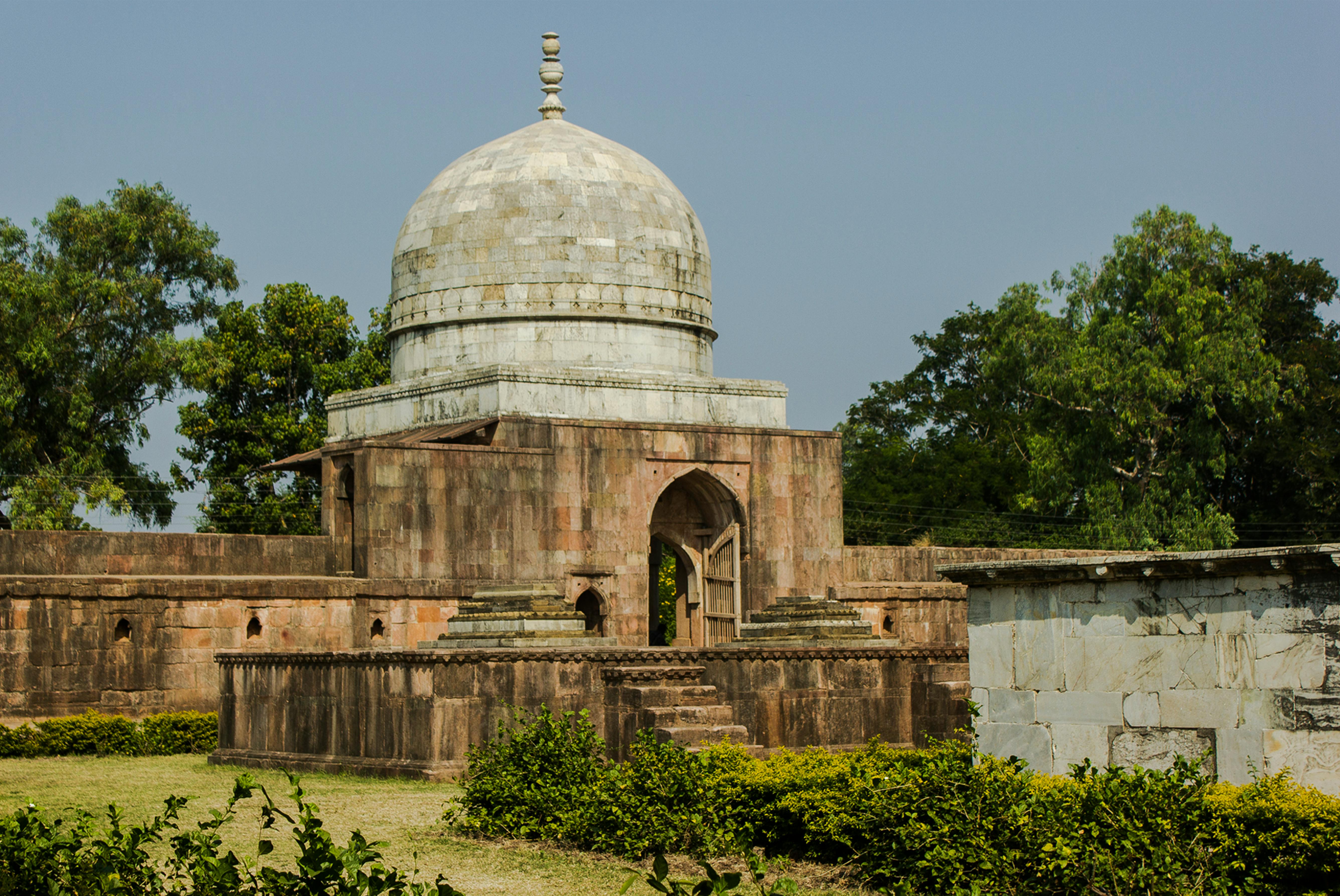 Brown Concrete Dome Building · Free Stock Photo