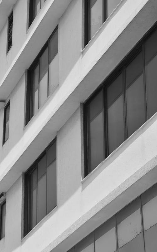 Darmowe zdjęcie z galerii z apartament, budynek, czarno-biały