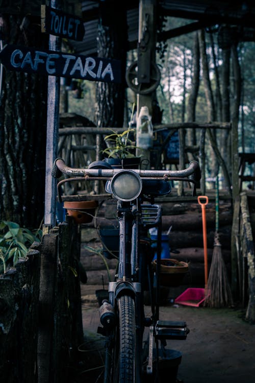 Gratis Fotos de stock gratuitas de aparcado, bicicleta, clásico Foto de stock