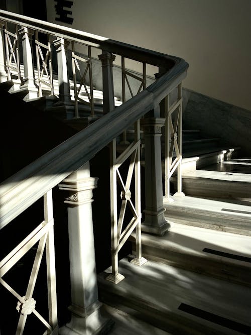 bezplatná Základová fotografie zdarma na téma černobílý, schodiště, schody Základová fotografie