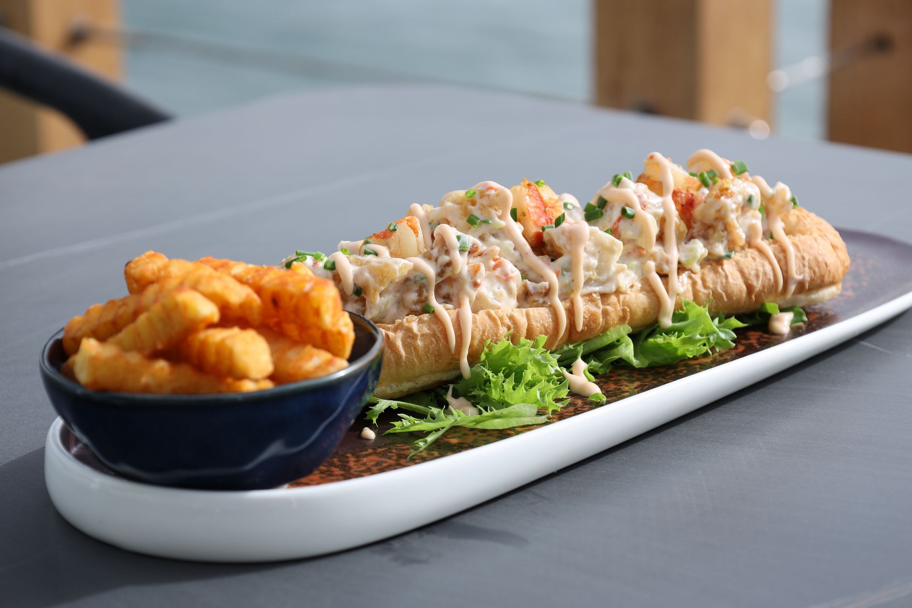 Side by side comparison of Maine and Connecticut lobster rolls