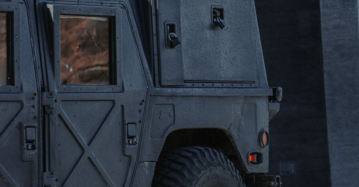 Rear of Hummer H1 · Free Stock Photo