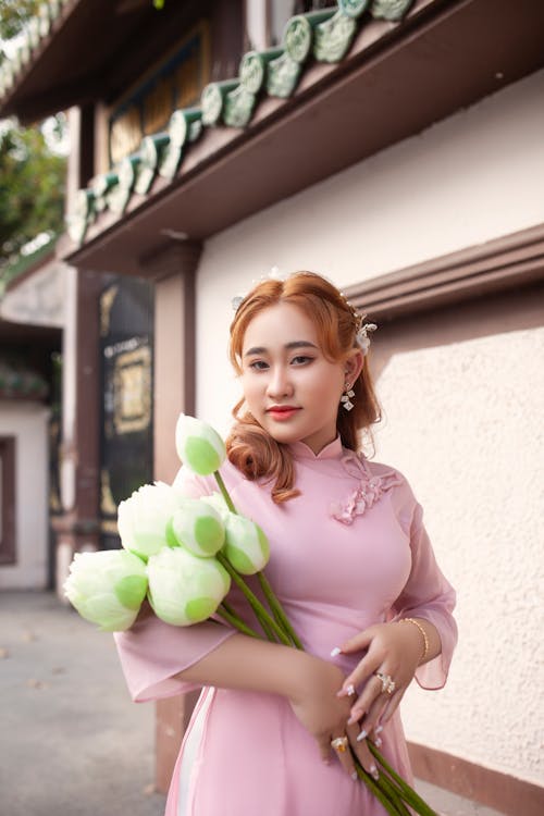 Fotos de stock gratuitas de cabello rojo, flores, fotografía de moda