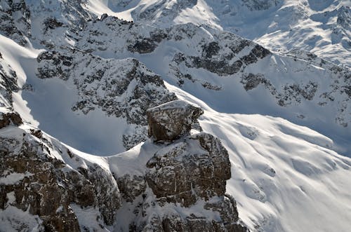 çorak, dağlar, engebeli içeren Ücretsiz stok fotoğraf