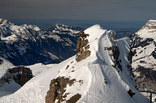 Foto profissional grátis de Alpes, auge, com frio