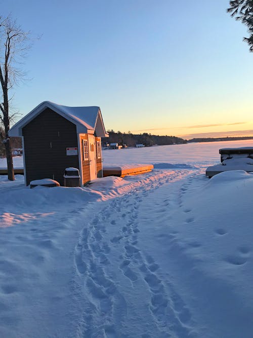 Free Immagine gratuita di casa sulla spiaggia di neve, lago, neve Stock Photo