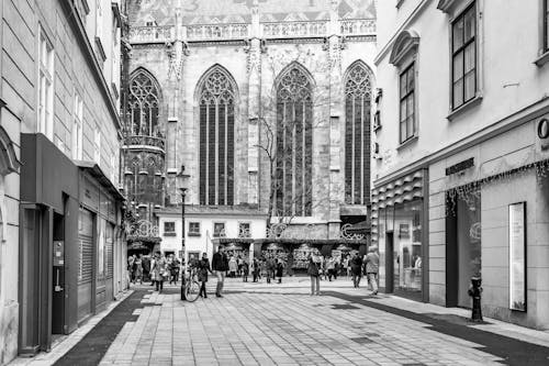 Fotobanka s bezplatnými fotkami na tému centrum, čierny a biely, exteriéry