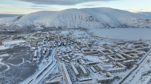 Gratis stockfoto met bergen, besneeuwd, gebouwen