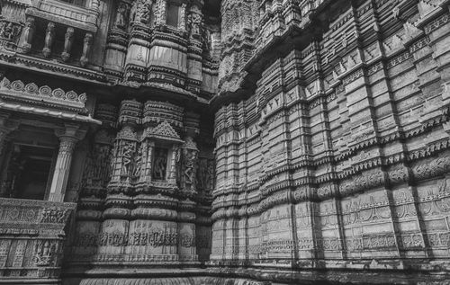 Free Intricate Mughal architecture facade of a temple in Ahmedabad, India, showcasing ornate carvings. Stock Photo