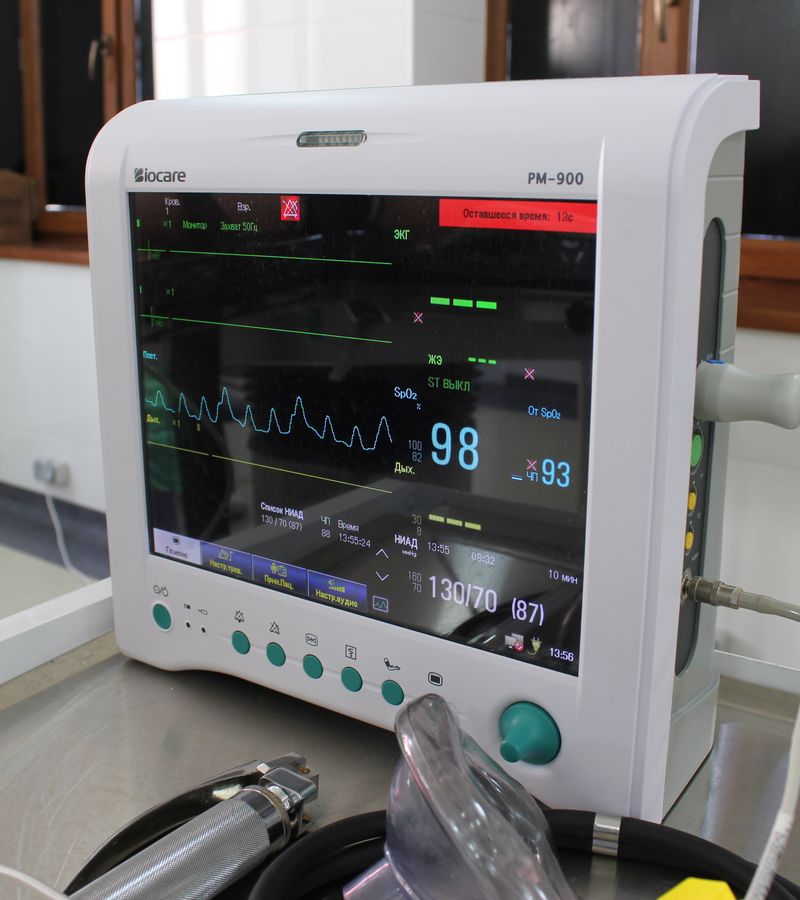 Patient monitor displaying ECG and oxygen readings