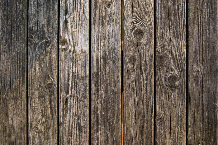 Gros plan sur une planche de bois texturée