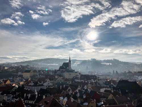 Foto profissional grátis de casas antigas, céu, filmagem aérea