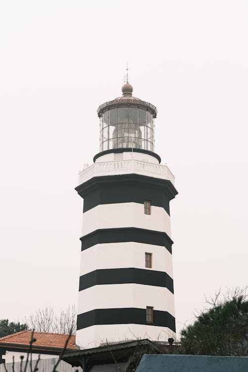 bina, çizgili, deniz feneri içeren Ücretsiz stok fotoğraf