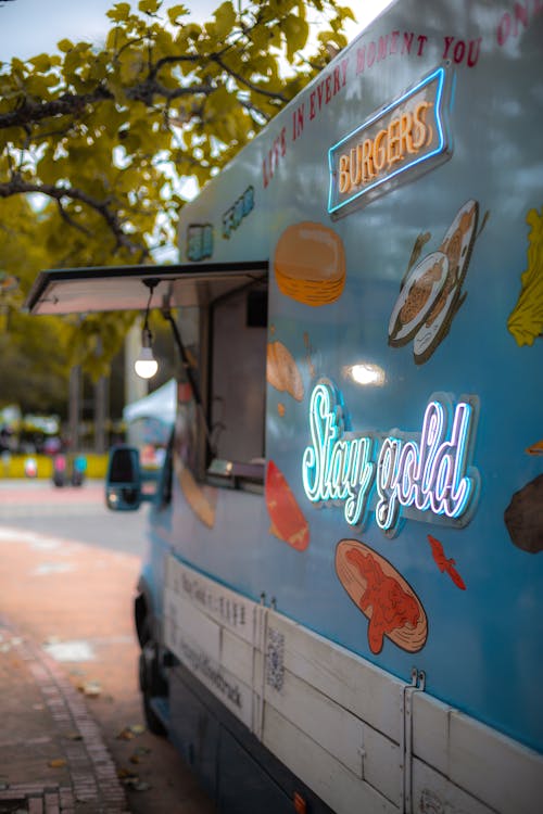 Foto profissional grátis de empresa, estacionado, food truck