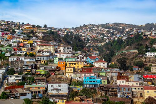 Free A vibrant view of the hillside homes in Valparaíso, Chile, showcasing colorful architecture. Stock Photo