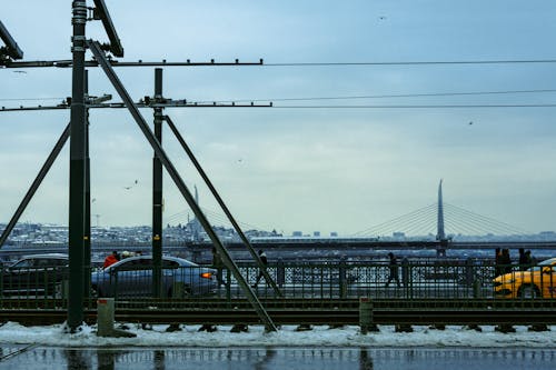 Základová fotografie zdarma na téma dopravní systém, modrá obloha, motorová vozidla
