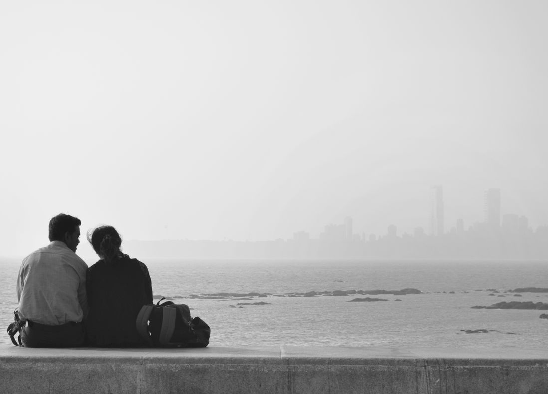 Online dating: starting a conversation on a niche platform