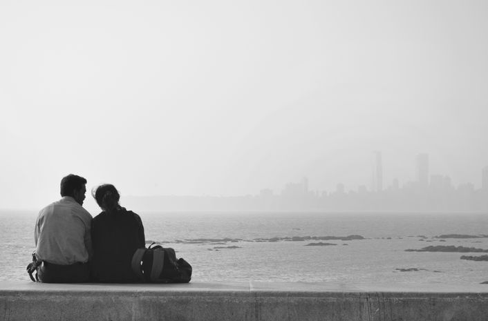 Online dating: starting a conversation on a niche platform