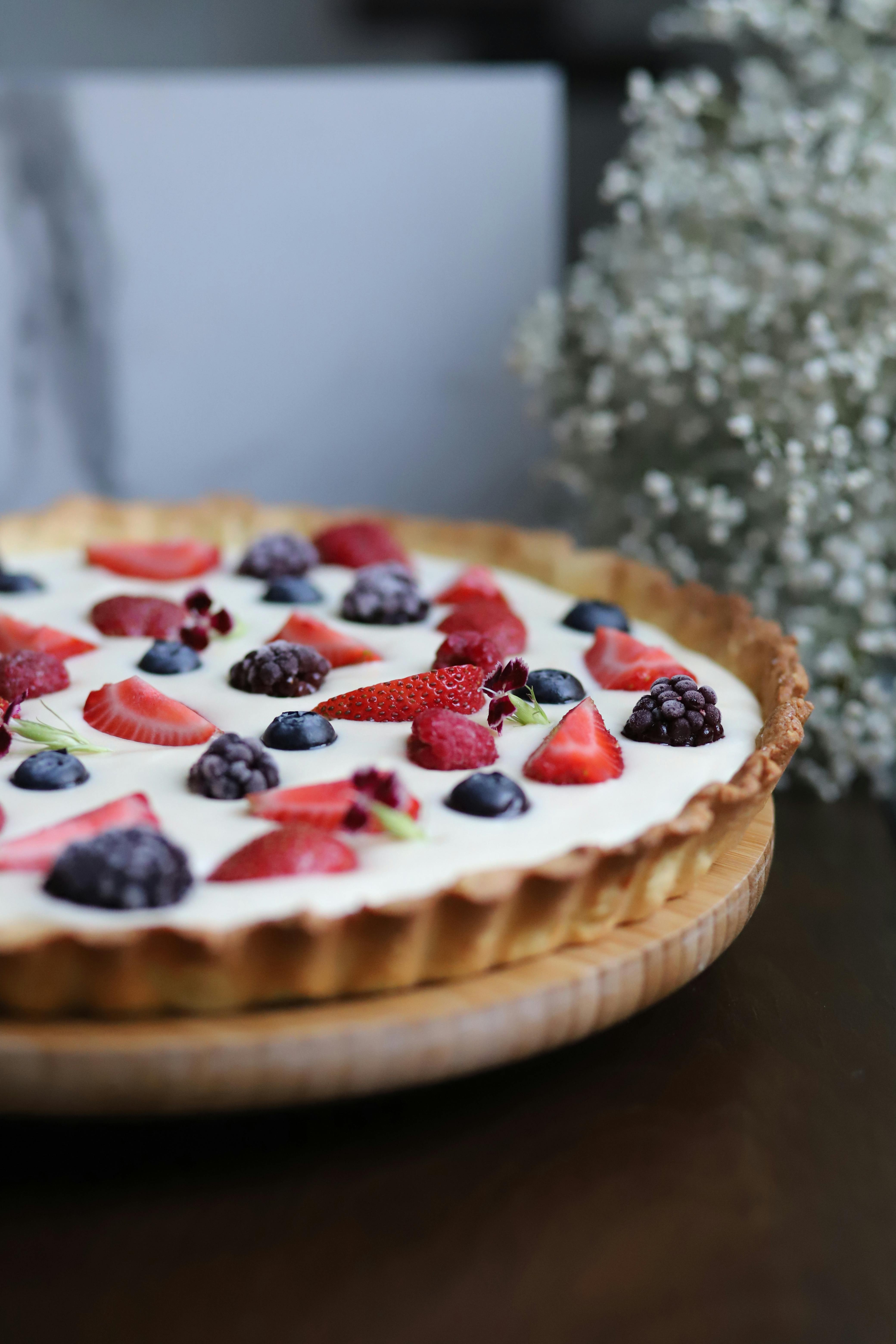 tart with mascarpone and berries