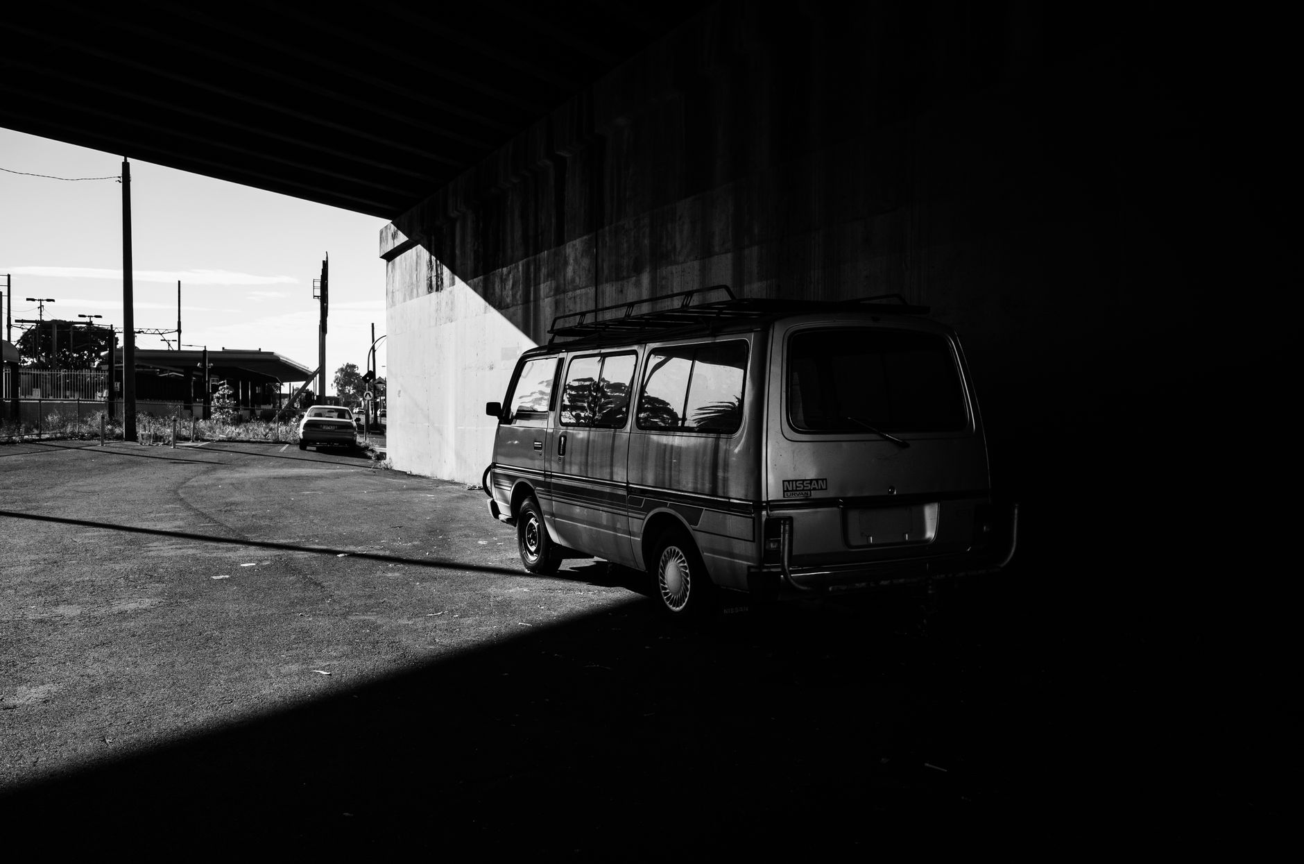 Nissan Interstar bestelbus op straat