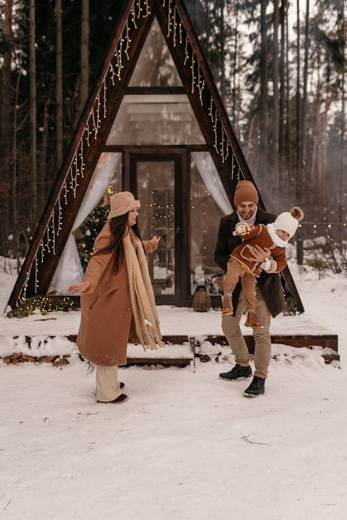 Gratis stockfoto met A-frame cabine, Bos, kerel