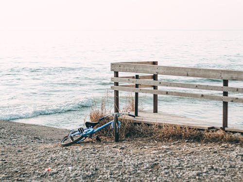 Bezpłatne Darmowe zdjęcie z galerii z molo, morze, niebieski rower Zdjęcie z galerii