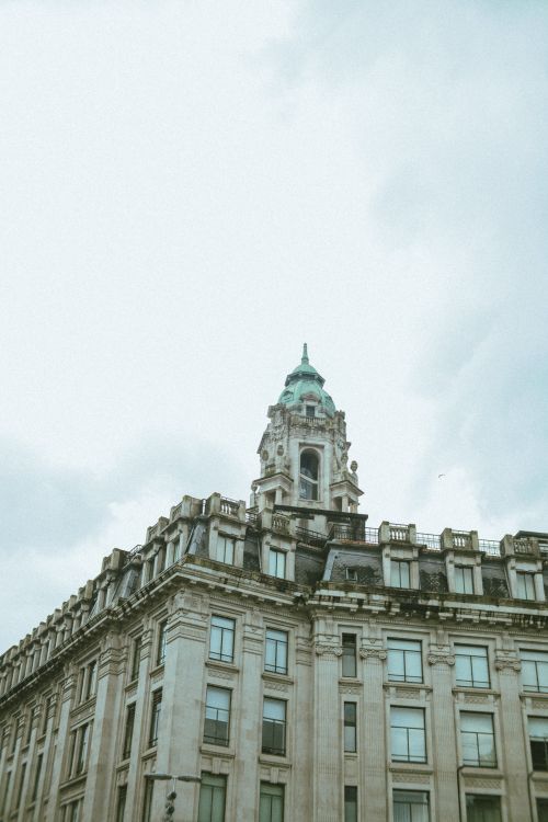 Free Classic historic building captured from below in Porto, featuring ornate details against a cloudy sky. Stock Photo